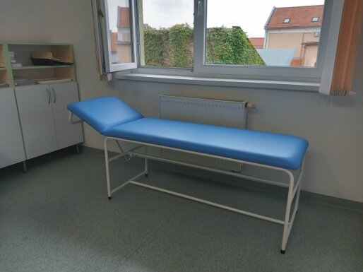 vyšetrovacie ležadlo v modrej farbe do ambulancie